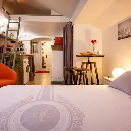 Atypique Climatise, Lit Queen Size, Netflix, Parking, 500m Centre Apartament