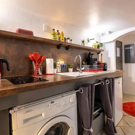 Apartament Atypique Climatise, Lit Queen Size, Netflix, Parking, 500m Centre