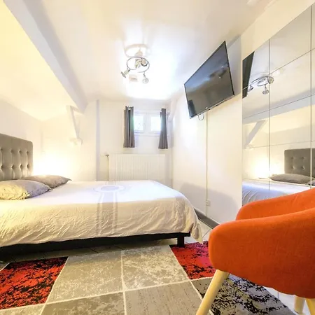 La Tarine: Cozy With Ac, Netflix & Parking Apartment
