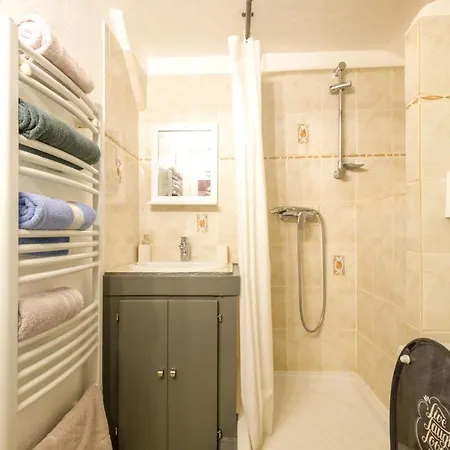 La Tarine: Cozy With Ac, Netflix & Parking Albertville
