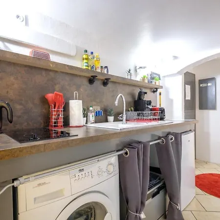 La Tarine: Cozy With Ac, Netflix & Parking Apartment