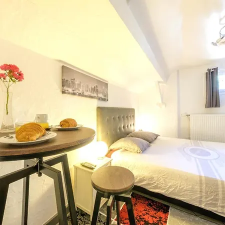 La Tarine: Cozy With Ac, Netflix & Parking Apartment